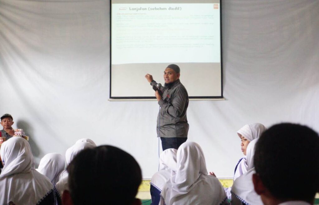 Tabloid MataHati-Tiga AUM Sumberpucung Sinau Nulis Jurnalistik   1