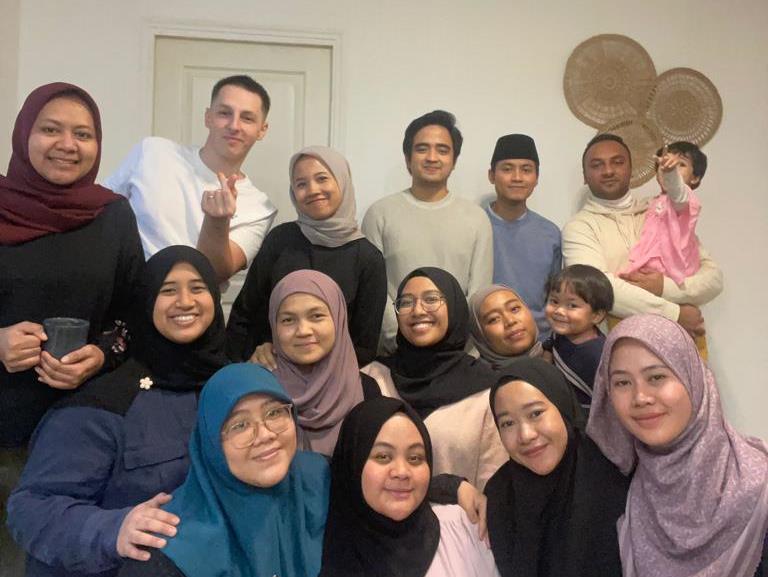 Dosen UMLA Beri Tausiah Mahasiswa Indonesia di Perancis 2