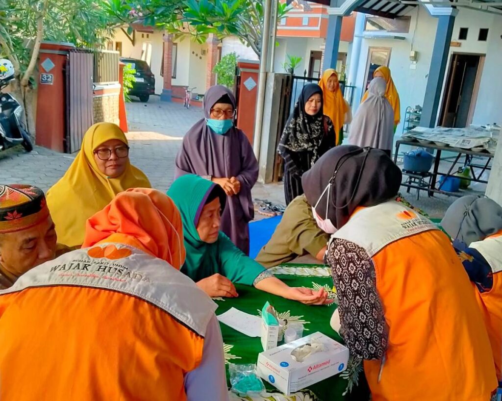 Jelang Akhir Tahun 2023, H. Puguh Wiji Pamungkas Gelar Layanan Kesehatan untuk 150 Warga Kebonsari Malang 2