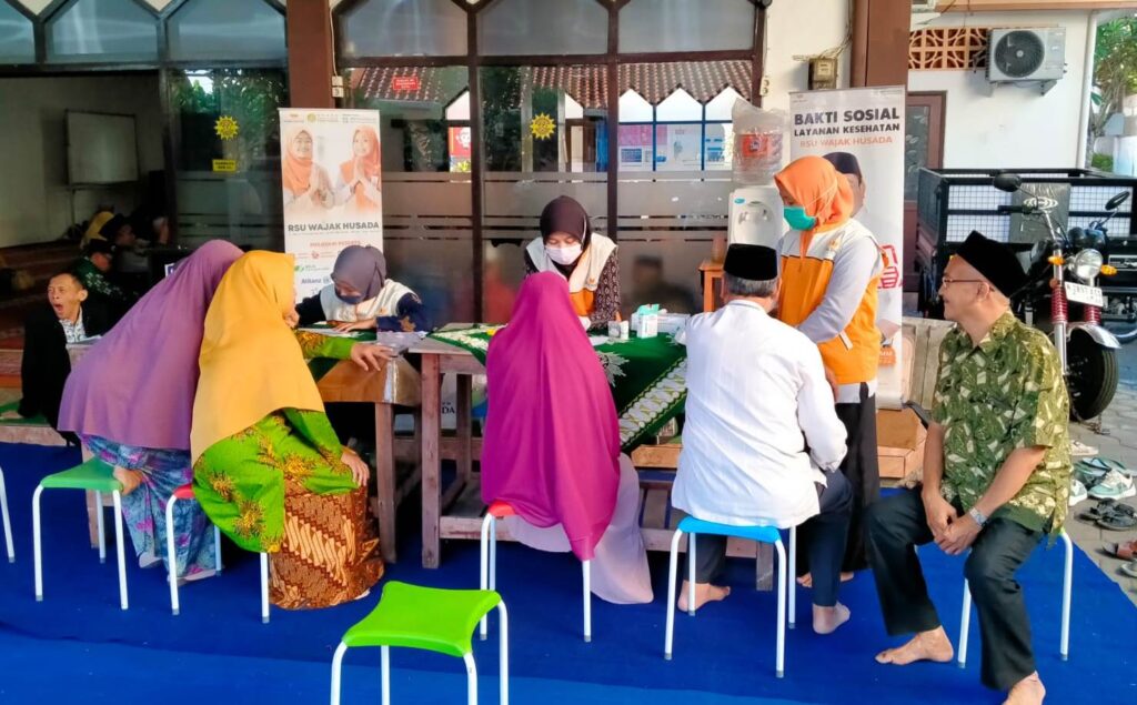 Jelang Akhir Tahun 2023, H. Puguh Wiji Pamungkas Gelar Layanan Kesehatan untuk 150 Warga Kebonsari Malang 3