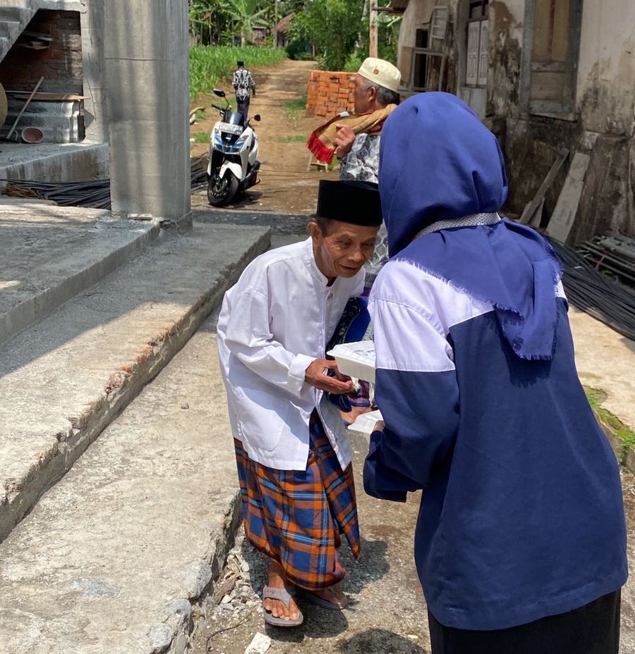 Pungkasan Akhir Tahun, H Puguh Wiji Pamungkas Rayakan dengan Berbagi Jumat Berkah di Dampit 2