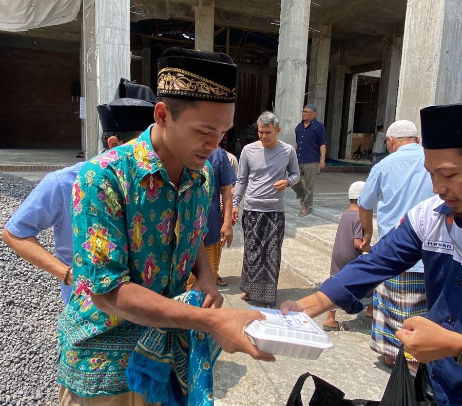 Pungkasan Akhir Tahun, H Puguh Wiji Pamungkas Rayakan dengan Berbagi Jumat Berkah di Dampit 4