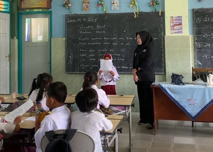 Meningkatkan Minat-Kemampuan Literasi Siswa SDN Dadaprejo 02 Batu Metode Read Aloud 1 Meningkatkan Minat-Kemampuan Literasi Siswa SDN Dadaprejo 02 Batu Metode Read Aloud 1