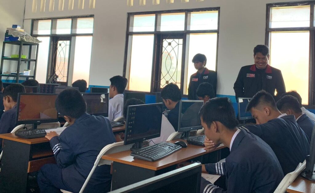 Tim Pengabdian Ekonomi Syariah FAI UMM Literasi Keuangan Syariah di MTs Muhammadiyah 1 Kota Malang 2
