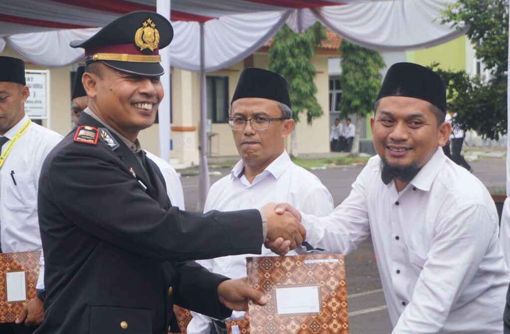 Pesantren Muhammadiyah Al-Furqon Tasikmalaya Raih Reward Kemenag 2 Pesantren Muhammadiyah Al-Furqon Tasikmalaya Raih Reward Kemenag 2