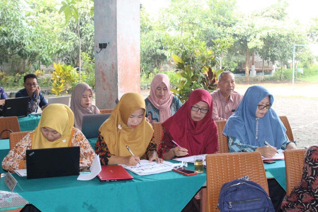 Usai Workshop, Guru SMP M-One Pengajar Sukses Gen Z 1 Usai Workshop, Guru SMP M-One Pengajar Sukses Gen Z 1