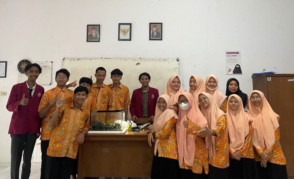 Prodi Akuakultur UMM Latih Siswa SMA Surya Buana Malang Praktek Aquascape    2