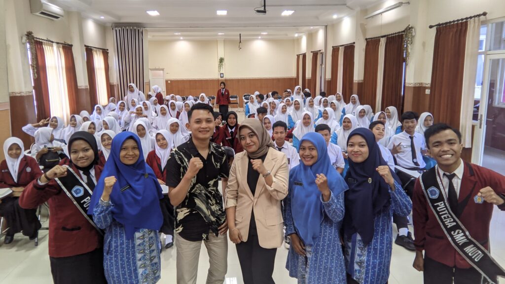 Siswa Perkantoran-Perbankan SMK Mutu Gondanglegi Ngobral Kesuksesan 4