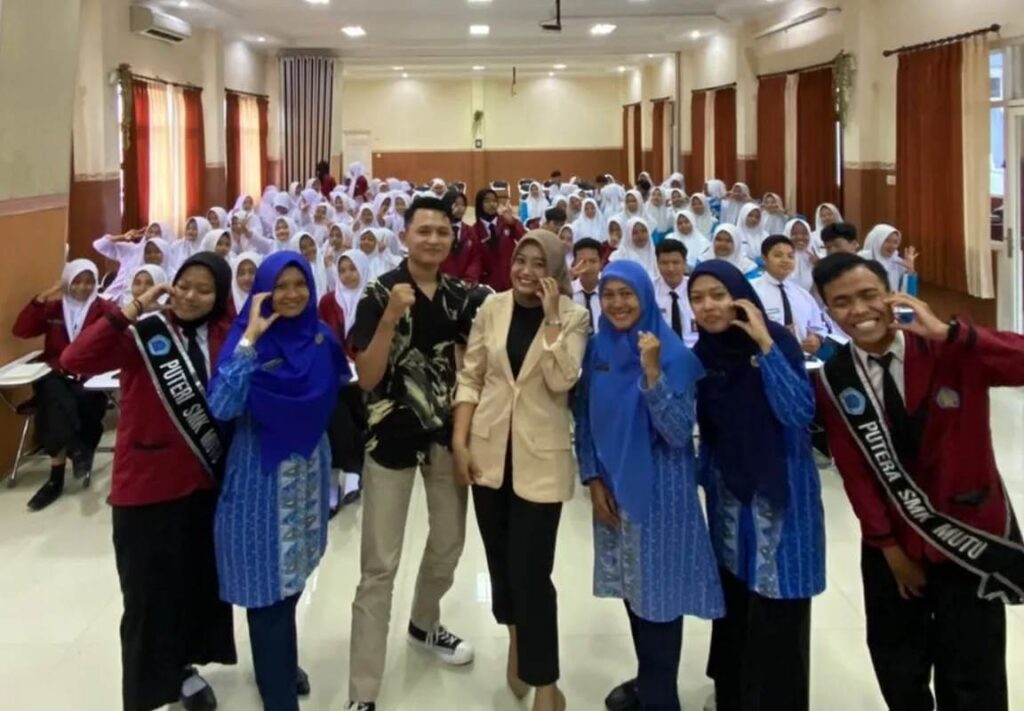 Siswa Perkantoran-Perbankan SMK Mutu Gondanglegi Ngobral Kesuksesan 2