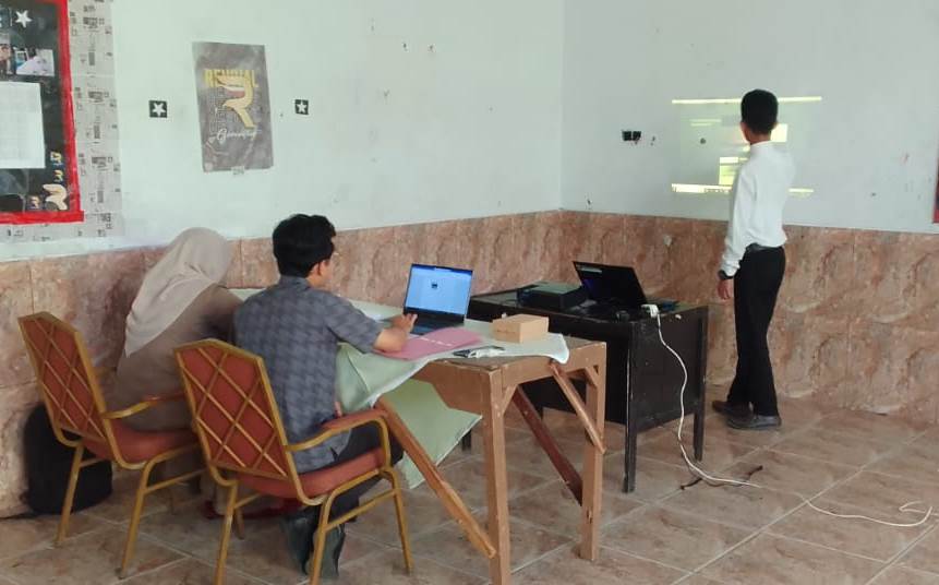 Siswa SMK Al Firdaus Ujian Presentasi Praktek Kerja Industri 2