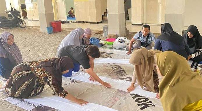 Eka Batik Latih Guru MD2 Elementary Sumberpucung Membatik Shibori 1 Eka Batik Latih Guru MD2 Elementary Sumberpucung Membatik Shibori 1