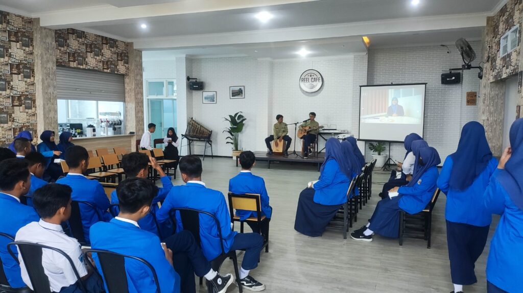 Showing SMK Mugas, Siswa SMPM 4 Singosari Sambut PPDB 2