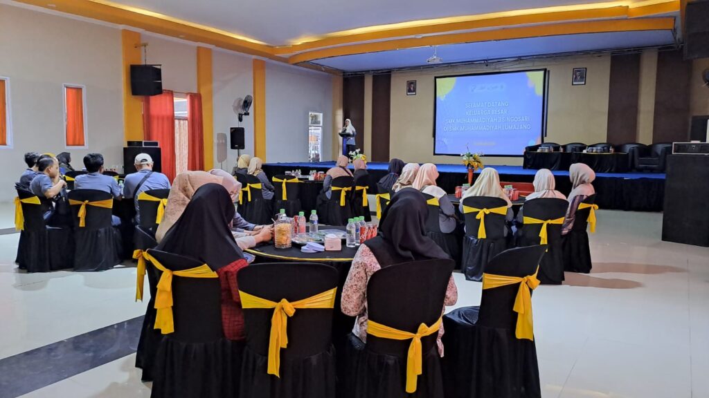 SMK Mugas Benchmarking ke SMK Muhammadiyah 1 Lumajang     1