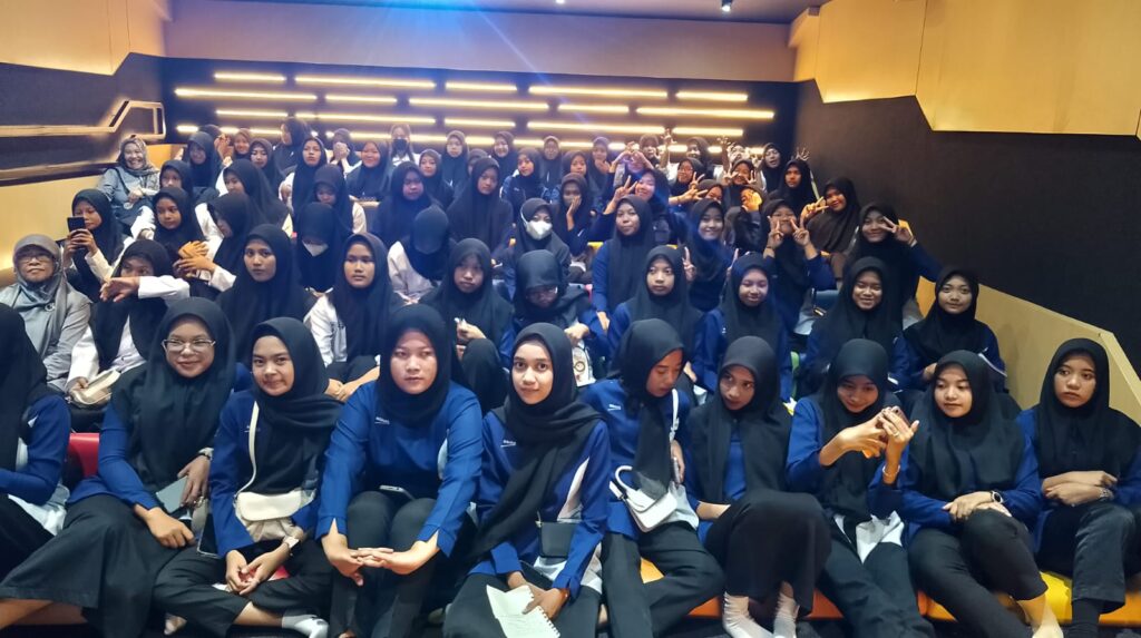 Siswa Jurusan AKL SMK Mugas Kunjungi Industri Garuda Food 2