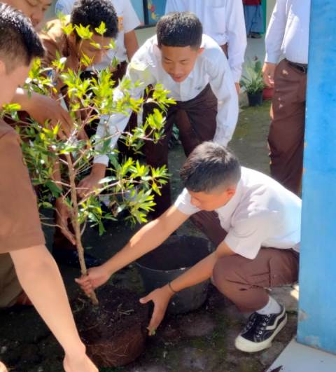 Smamuda Sumberpucung Garap Project Sekolah Adiwiyata 2 Smamuda Sumberpucung Garap Project Sekolah Adiwiyata 2
