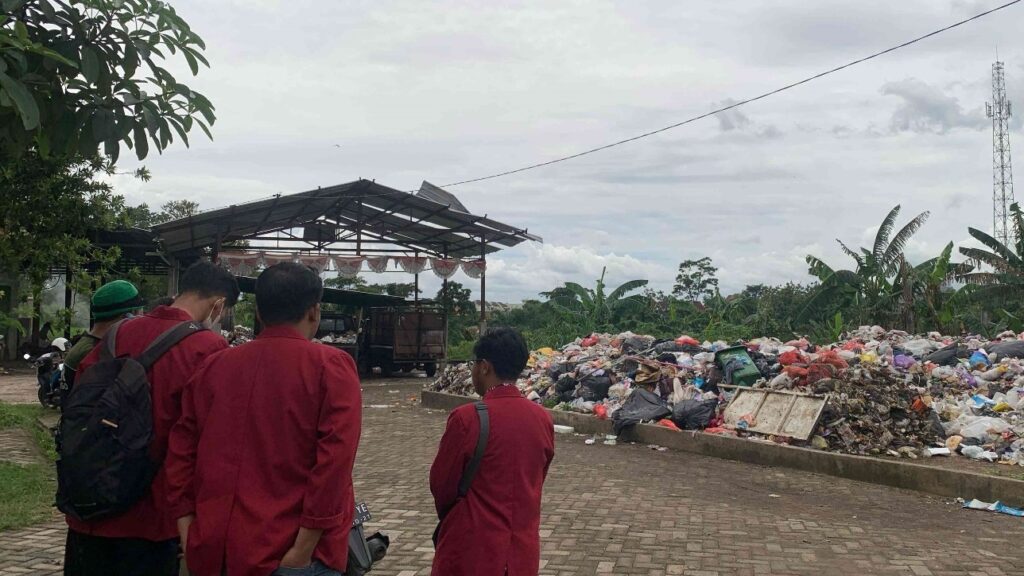 PMM 37 UMM Ubah Sampah Plastik Jadi Ecobrik-Sampah Organik Jadi Pupuk 1 PMM 37 UMM Ubah Sampah Plastik Jadi Ecobrik-Sampah Organik Jadi Pupuk 1