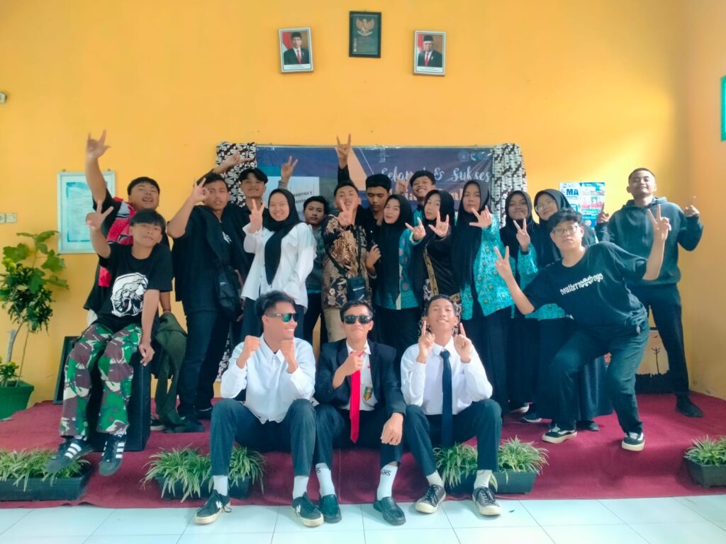 Siswa Smamuda Sumberpucung Ujian Praktek Seni Budaya-Bahasa 1