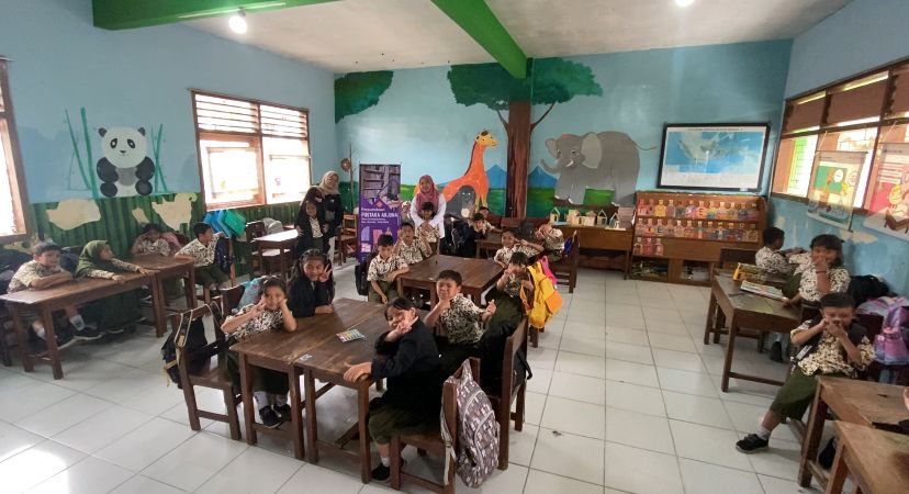 Cegah Stunting, PMM 36 UMM Beri Susu Gratis Siswa SDN  Tulungrejo 03 Batu 1