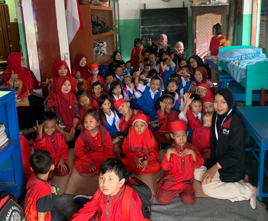 PMM 94 UMM Mengajarkan PHBS Kepada Siswa TK Dharma Wanita 1 Wonorejo Tulungagung 1