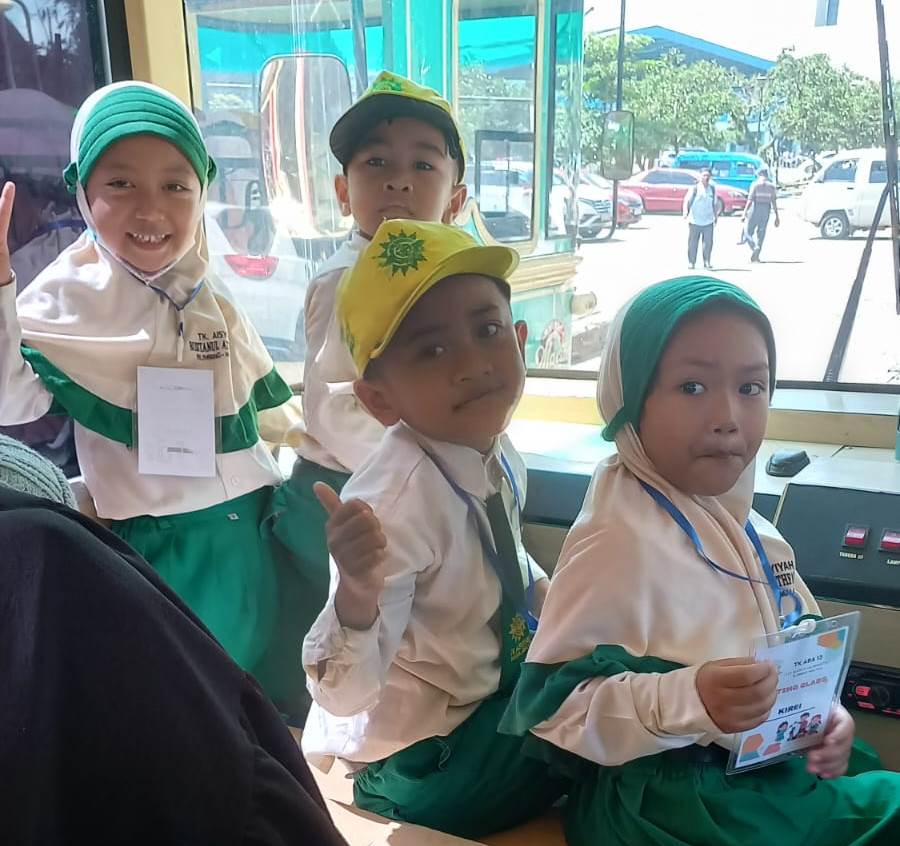 Siswa ABA 13 Naik Bus Macito Hati Riang Keliling Kota Malang 1 Siswa ABA 13 Naik Bus Macito Hati Riang Keliling Kota Malang 1
