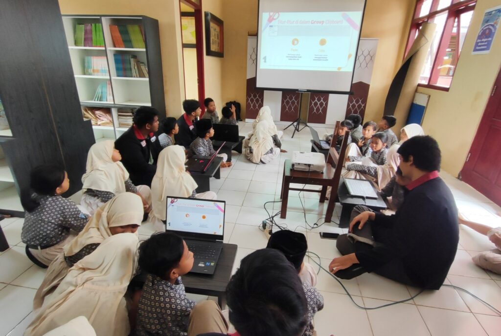 PMM 60 UMM Digitalisasi-Teknologi Siswa SDN 5 Ngenep, Karangploso 1