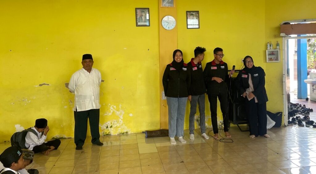 PMM 18 UMM Latih Public Speaking-Digitalisasi Siswa SD Negeri 01 Kucur 1