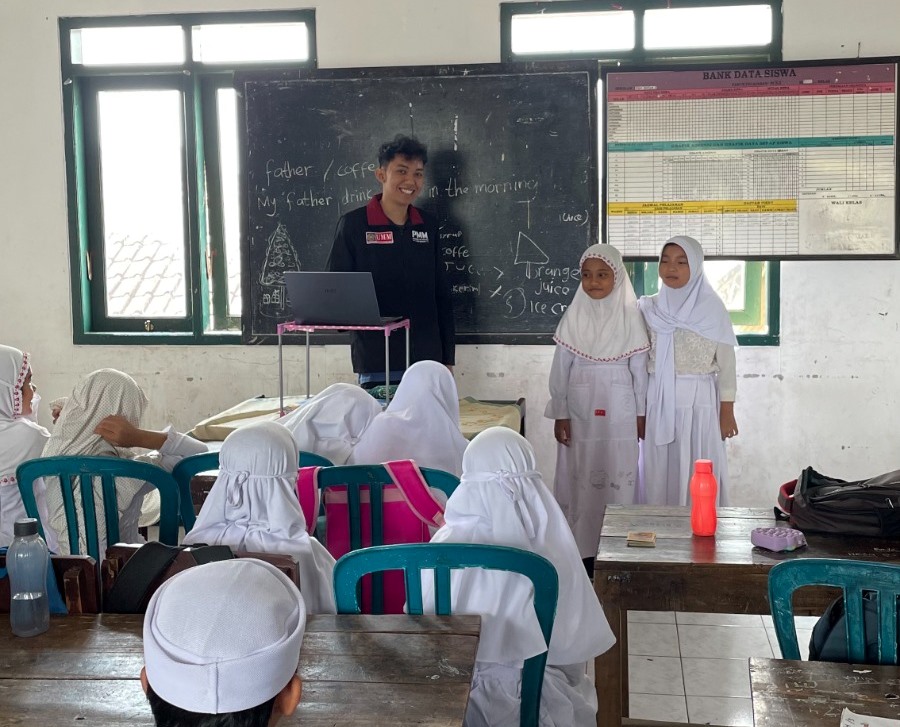 PMM 18 UMM Latih Public Speaking-Digitalisasi Siswa SD Negeri 01 Kucur 2