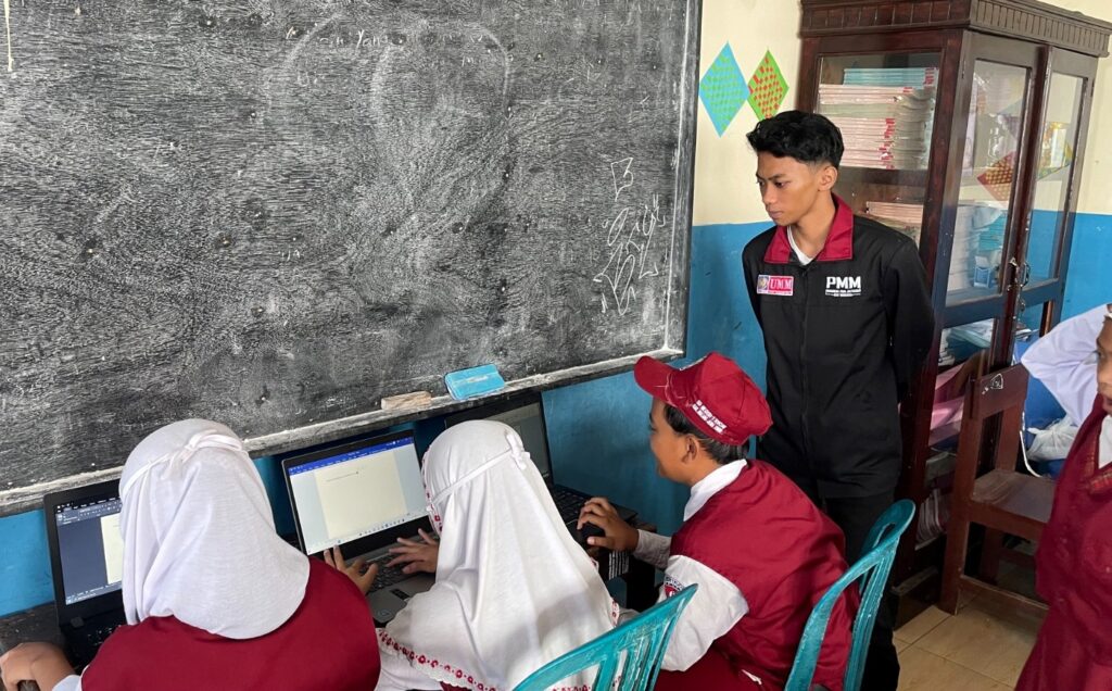 PMM 18 UMM Latih Public Speaking-Digitalisasi Siswa SD Negeri 01 Kucur 3