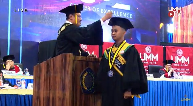 Imam Mahdi Wisudawan Prodi Ekonomi Pembangunan Lulusan Terbaik Se UMM 1
