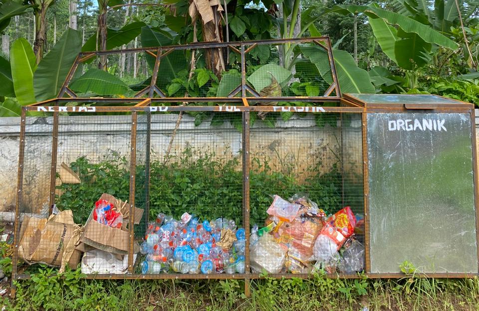 PMM 105 UMM Proker Bank Sampah Bersama Warga Ampelsari, Pasrepan, Kabupaten Pasuruan 1