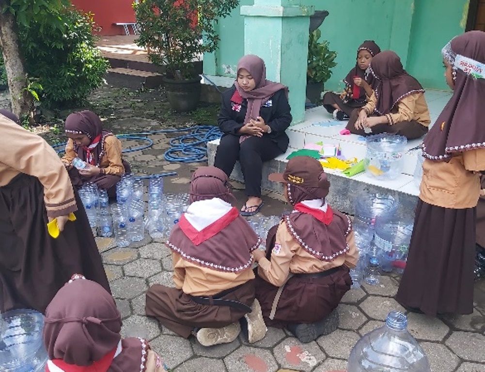 PMM 24 UMM Latih Siswa SDN Merjosari 3 Bertanam Sistem Hidroponik 1