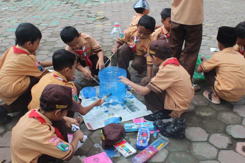 PMM 05 UMM Tingkatkan Jiwa Kreatif Siswa SDN Tanjungrejo 3 Malang 1