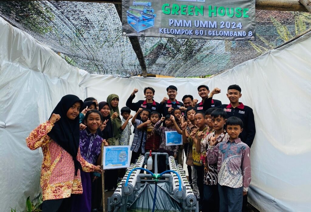 PMM 60 UMM, Edukasi Greenschool-Pembuatan Greenhouse Akuaponik di SD Negeri 02 Tlekung 4 PMM 60 UMM, Edukasi Greenschool-Pembuatan Greenhouse Akuaponik di SD Negeri 02 Tlekung 4