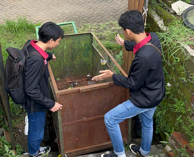 PMM 61 UMM Proker Perbaikan Gerobak Sampah-PHBS di Panti Asuhan Akhlaqul Karimah 1