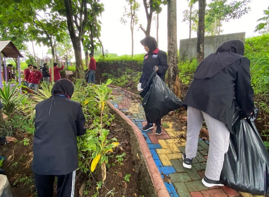 PMM 22 UMM Wujudkan Desa Tlekung Bersih-Sehat, Indah dan Ramah 1 PMM 22 UMM Wujudkan Desa Tlekung Bersih-Sehat, Indah dan Ramah 1
