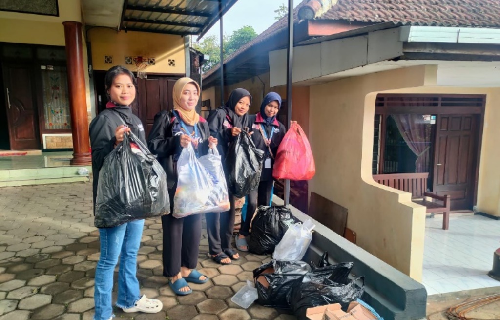 PMM 22 UMM Wujudkan Desa Tlekung Bersih-Sehat, Indah dan Ramah 2 PMM 22 UMM Wujudkan Desa Tlekung Bersih-Sehat, Indah dan Ramah 2