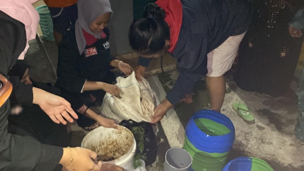PMM 75 UMM Pengelolaan Sampah Organik Dengan Media Biopori di Dusun Kuso 2