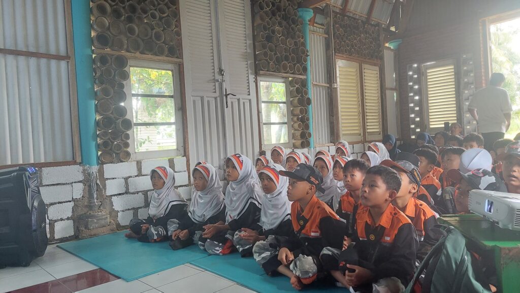 Kunjungan PMM 25 UMM ke UMKM Sekolah Alam Bilingual Al-Ikhlas Sengguruh Kepanjen 1 Kunjungan PMM 25 UMM ke UMKM Sekolah Alam Bilingual Al-Ikhlas Sengguruh Kepanjen 1