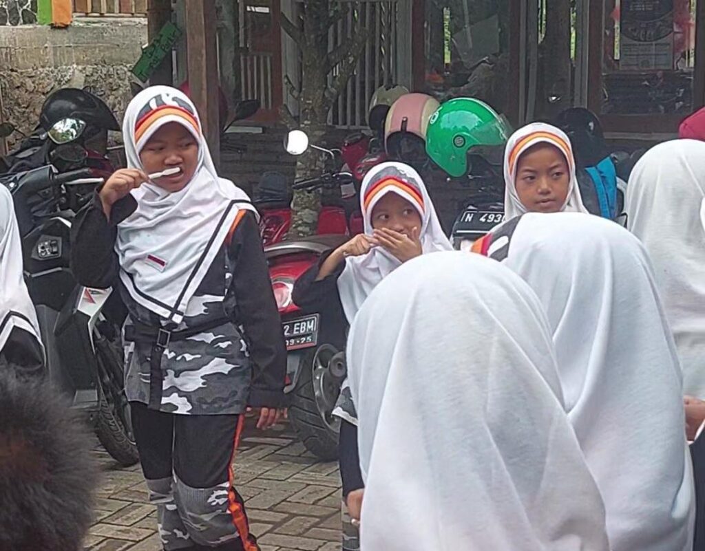Kunjungan PMM 25 UMM ke UMKM Sekolah Alam Bilingual Al-Ikhlas Sengguruh Kepanjen 6 Kunjungan PMM 25 UMM ke UMKM Sekolah Alam Bilingual Al-Ikhlas Sengguruh Kepanjen 6