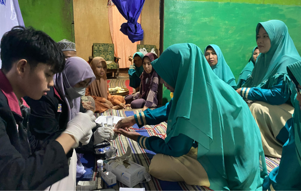 PMM 87 UMM Edukasi Warga Tegalbang Tuban Lima Penyakit-Cek Kesehatan 3