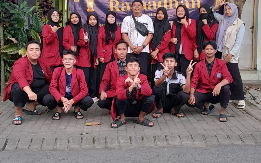 PR IPM Smamuda Sumberpucung Bagi Ratusan Takjil 1