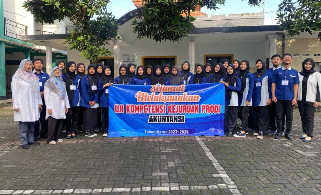 Dua Puluh Lima Siswa AKL SMK Mugas Uji Kompetensi Kejuruan 1