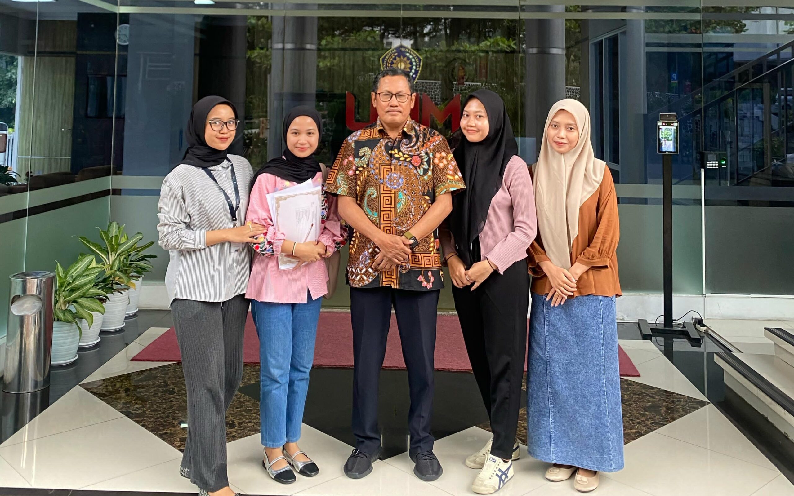 Dibimbing Rektor UMM, Ika Arek Ekonomi Pembangunan UMM Tembus Sinta 1-Bebas Skripsi 1