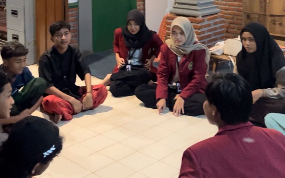 Menyulap Etika Menjadi Keahlian: Penerapan Nilai Moral- Public Speaking di Yayasan Akhlaqul Karimah Oleh Kelompok 13 Gelombang 6 Kegiatan PMM Mahasiswa UMM 1