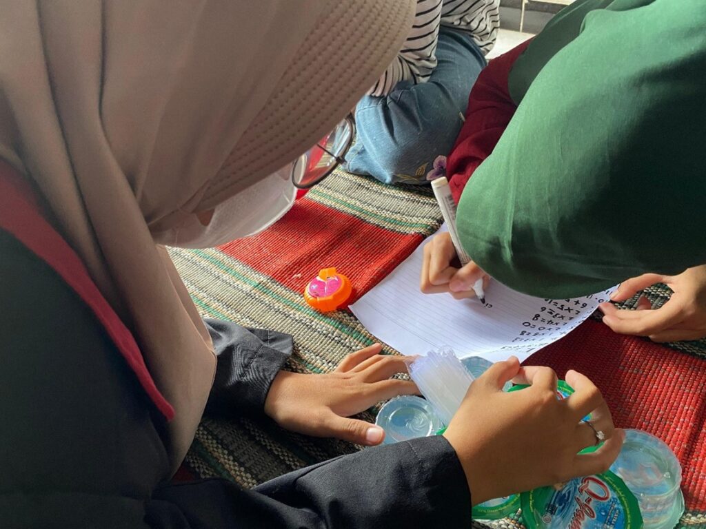 PMM Mitra Dosen Kelompok 113 Ajari Calistung Anak Disabilitas 1