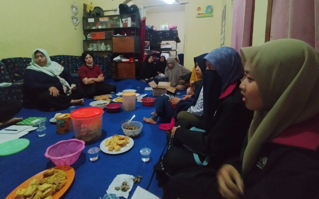 Bersama Warga RT.05/RW.01 Arjosari, PMM 27 UMM Cegah Demam Berdarah     2