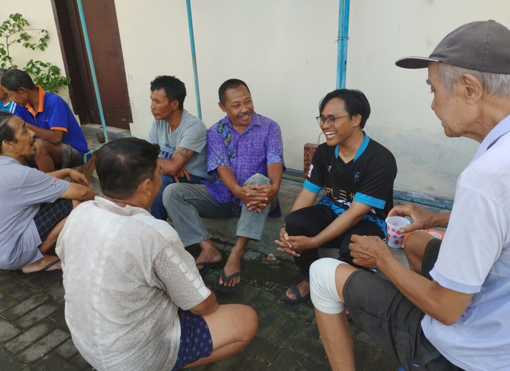 Bersama Warga RT.05/RW.01 Arjosari, PMM 27 UMM Cegah Demam Berdarah     3