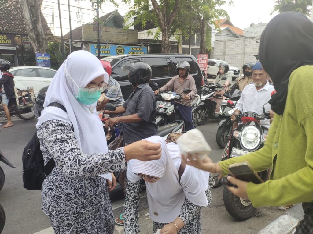IBI Cabang Lamongan Bagi Seribu Takjil 2