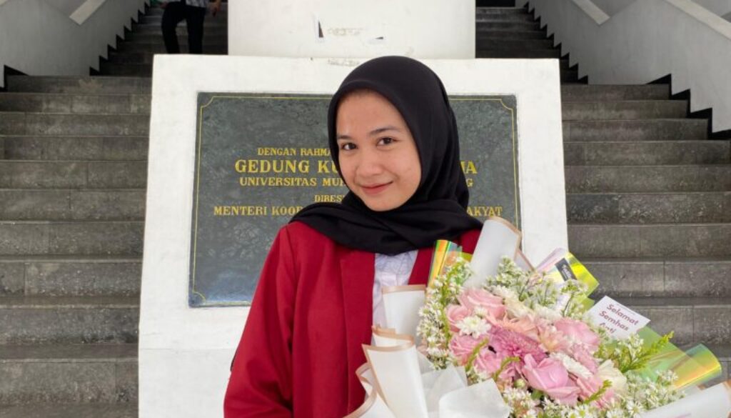 Prestasi, Wisudawan Ekonomi Pembangunan Borong Terbaik Satu, Dua-Tiga FEB UMM   1