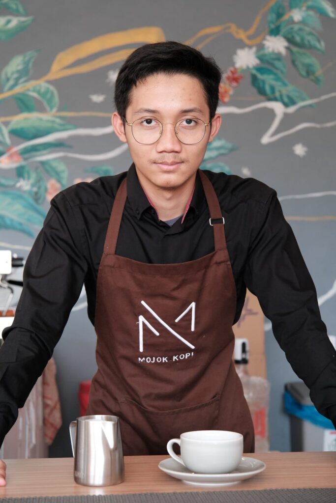 Yogi Arek Ekonomi Syariah UMM Pengusaha Muda Founder Mojok Kopi Begawan 1